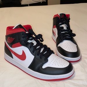 Air Jordan 1 Mid 'Black Gym Red'